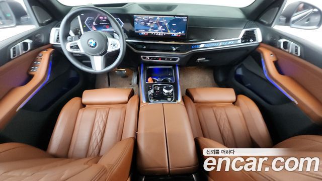 BMW X7 — interior