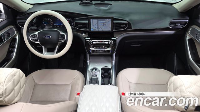 Ford Explorer — interior