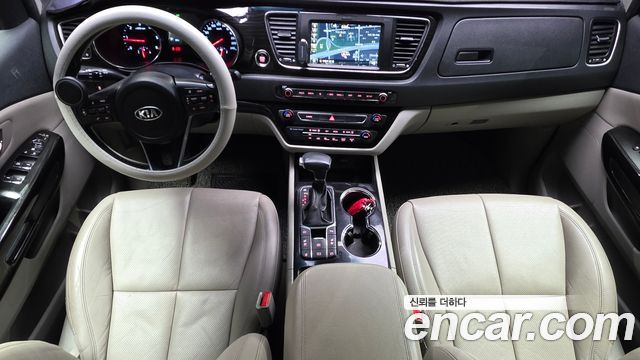 Kia Carnival — interior