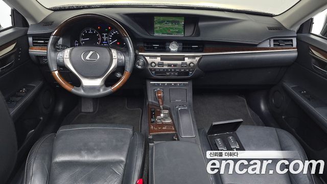 Lexus ES — interior