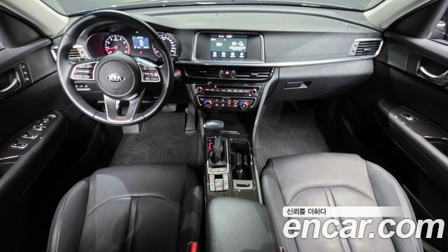 Kia K5 — interior