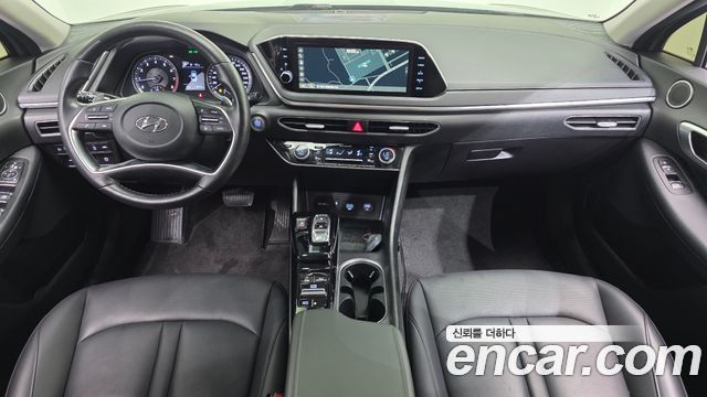 Hyundai Sonata — interior