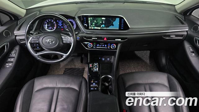 Hyundai Sonata — interior