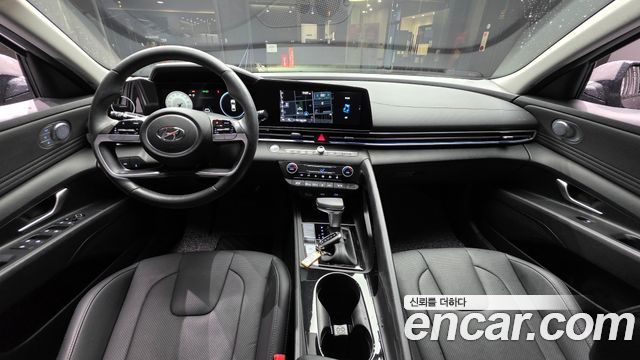 Hyundai Avante — interior
