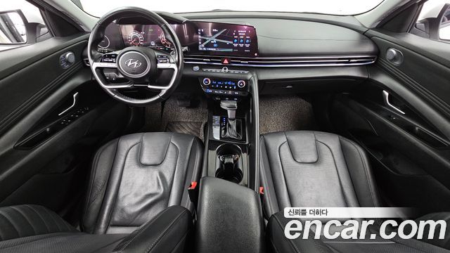 Hyundai Avante — interior