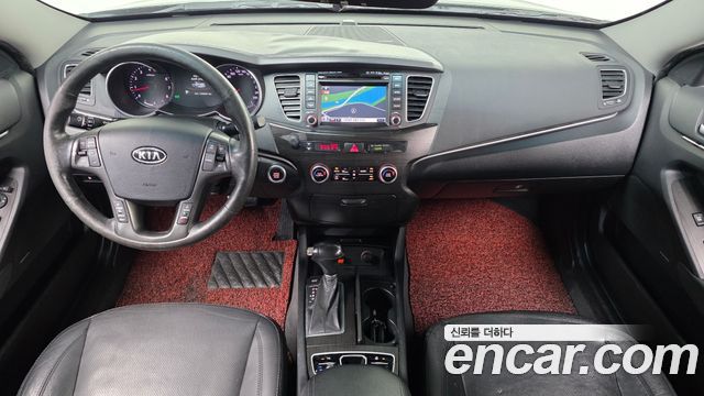 Kia K7 — interior