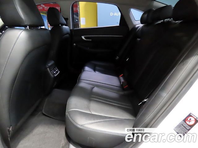 Hyundai Sonata — interior