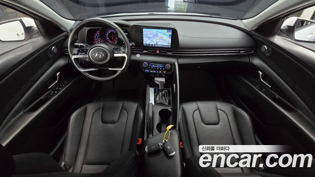 Hyundai Avante — interior