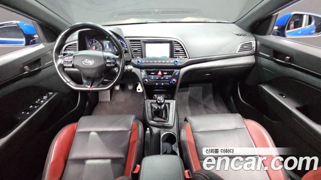 Hyundai Avante — interior