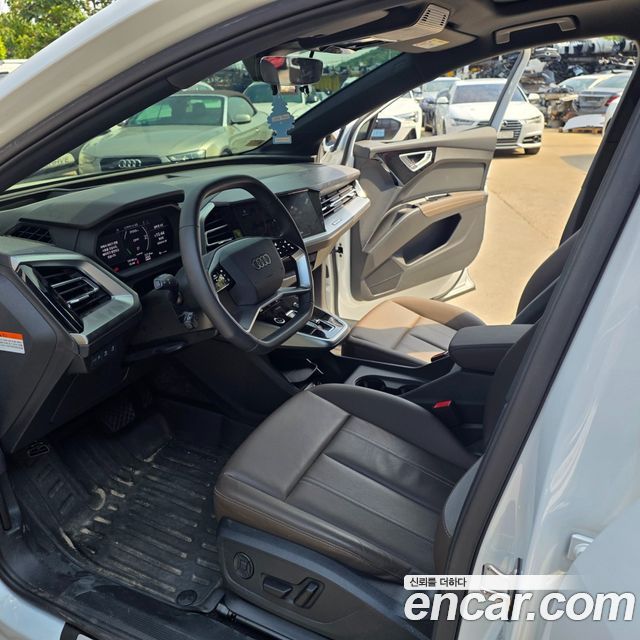 Audi Q4 e-tron — interior