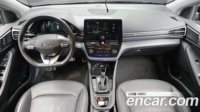 Hyundai Ioniq — interior