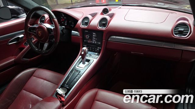 Porsche 718 — interior