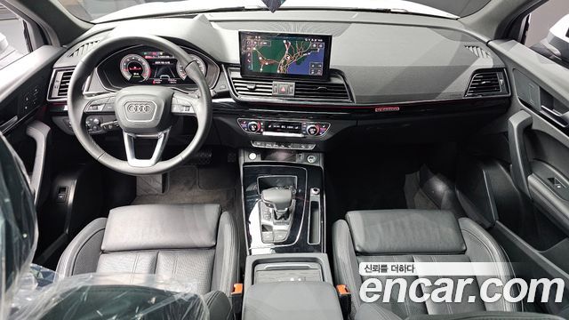 Audi Q5 — interior