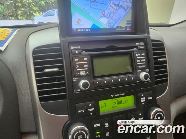 Kia Carnival — interior