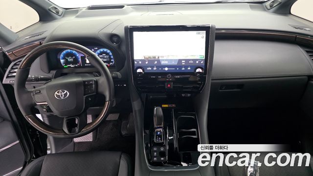 Toyota Alphard — interior