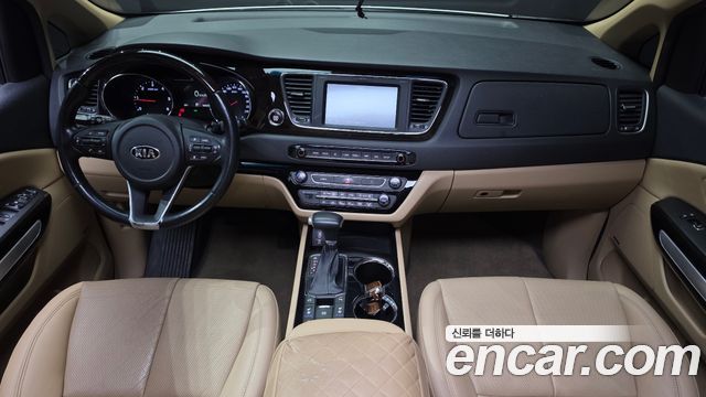 Kia Carnival — interior