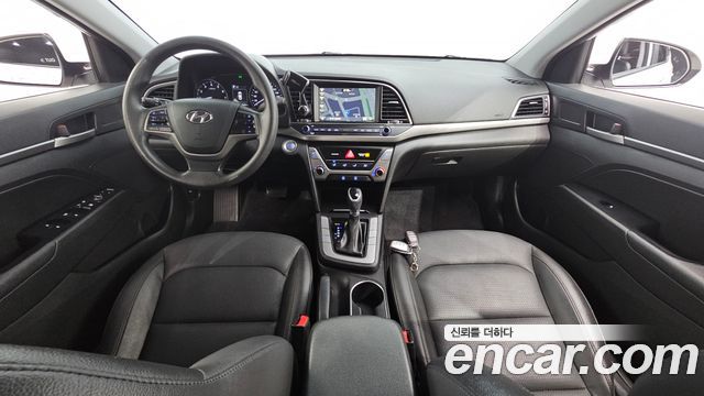 Hyundai Avante — interior