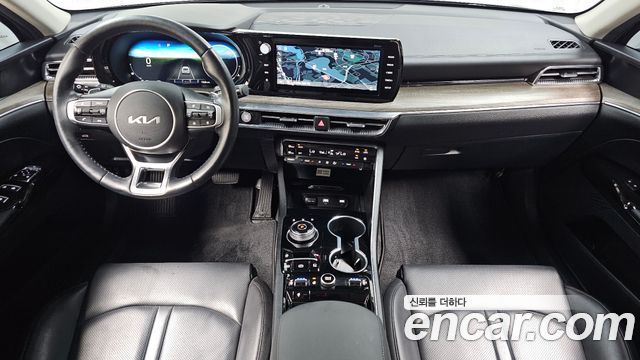 Kia K5 — interior