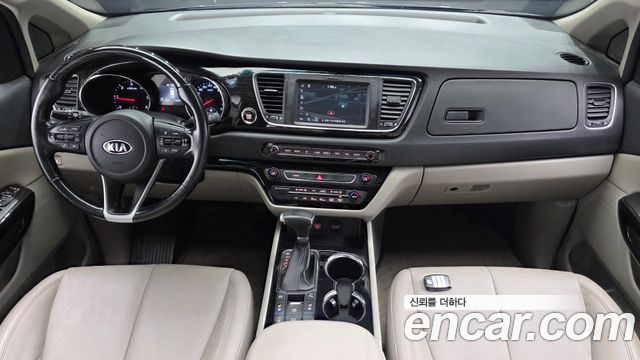 Kia Carnival — interior