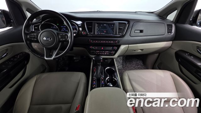 Kia Carnival — interior