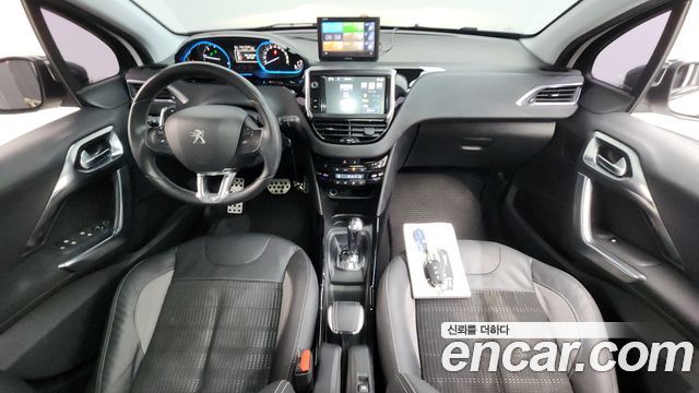 Peugeot 2008 — interior