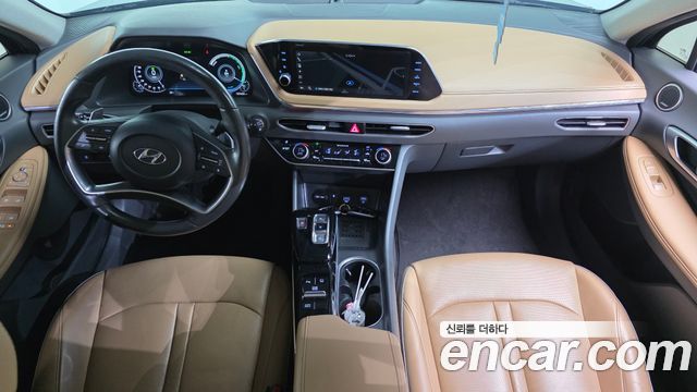 Hyundai Sonata — interior