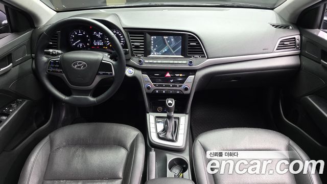 Hyundai Avante — interior