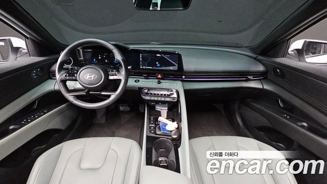 Hyundai Avante — interior
