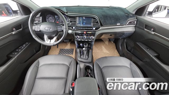 Hyundai Avante — interior
