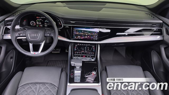 Audi Q8 — interior