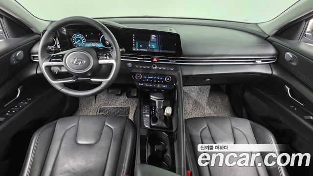 Hyundai Avante — interior