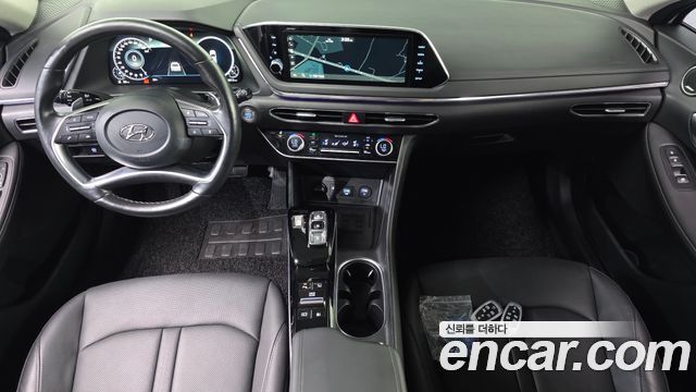 Hyundai Sonata — interior