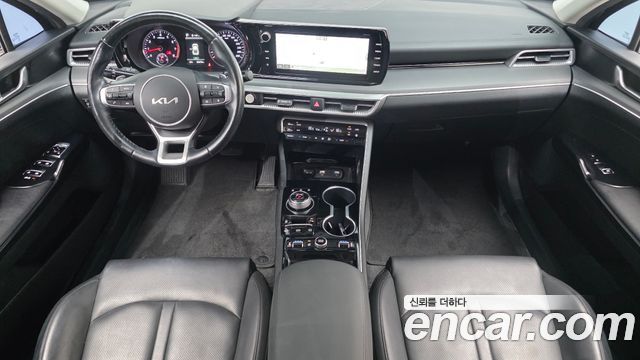 Kia K5 — interior