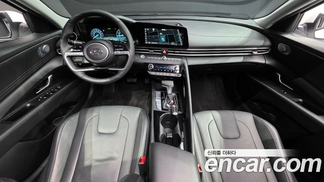 Hyundai Avante — interior
