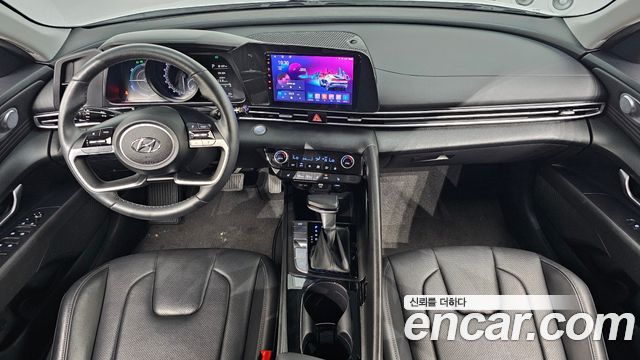 Hyundai Avante — interior
