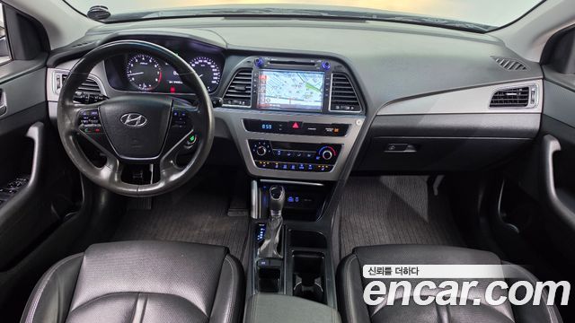 Hyundai Sonata — interior