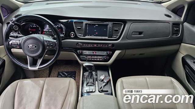 Kia Carnival — interior