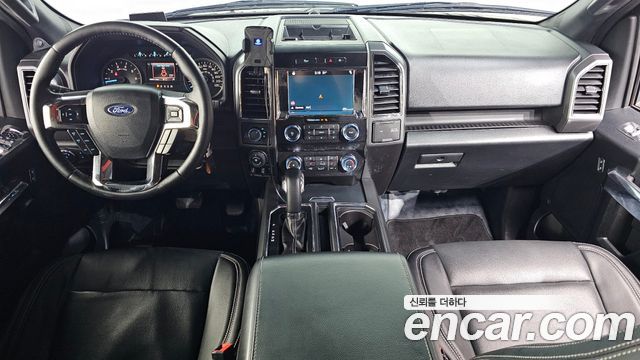 Ford F-150 — interior