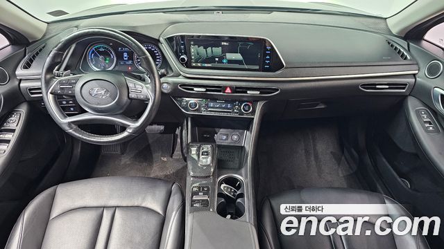 Hyundai Sonata — interior