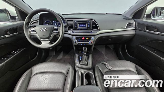 Hyundai Avante — interior