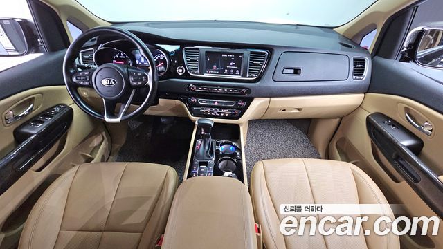 Kia Carnival — interior
