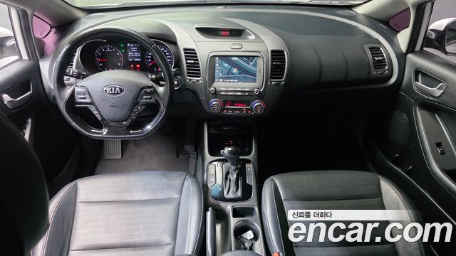 Kia K3 — interior