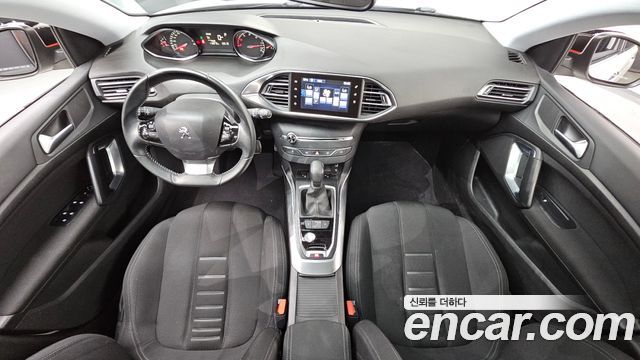 Peugeot 308 — interior