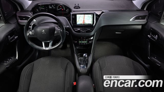 Peugeot 208 — interior