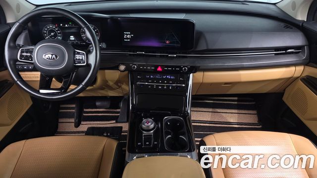 Kia Carnival — interior