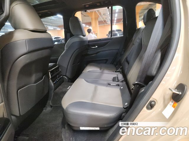 Lexus LX — interior