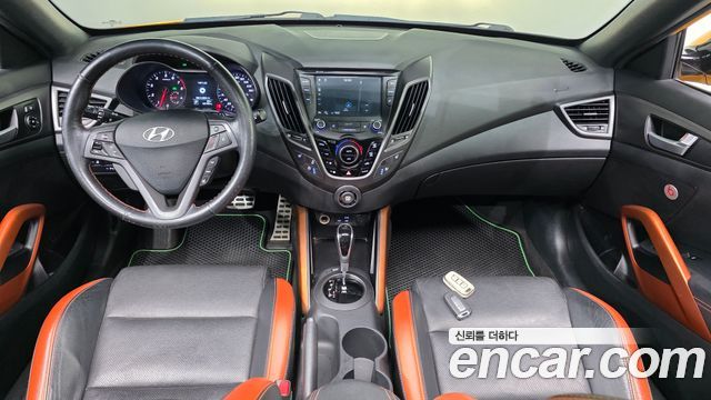 Hyundai Veloster — interior