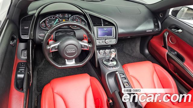 Audi R8 — interior
