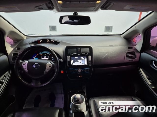 Nissan Leaf — interior