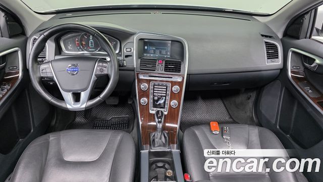 Volvo XC60 — interior